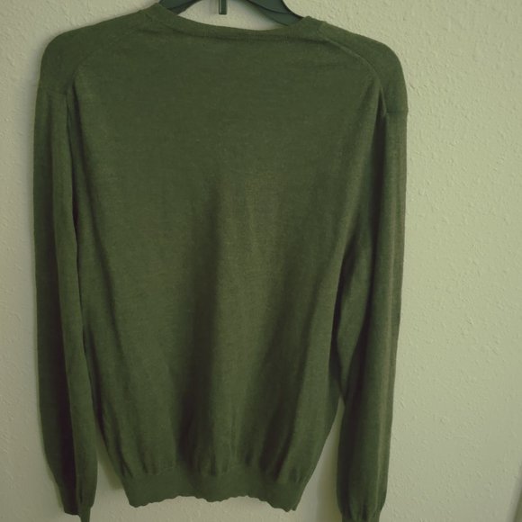 Men's Gap Italian Merino Wool long sleeve V neck sweeter, olive green. Size XL. - Picture 7 of 13